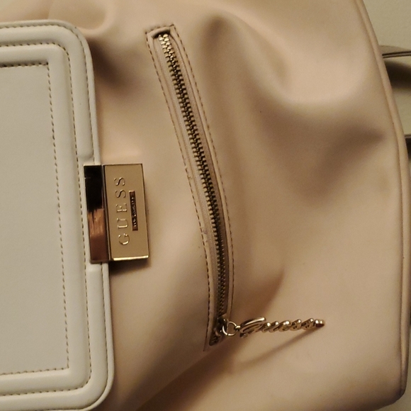 Guess backpack style purse carry all - Picture 2 of 4